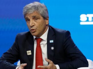 Caputo defendió el plan económico y aseguró que hay dólares suficientes
